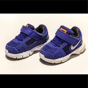 Nike brilliant blue toddler boy sneakers. EUC